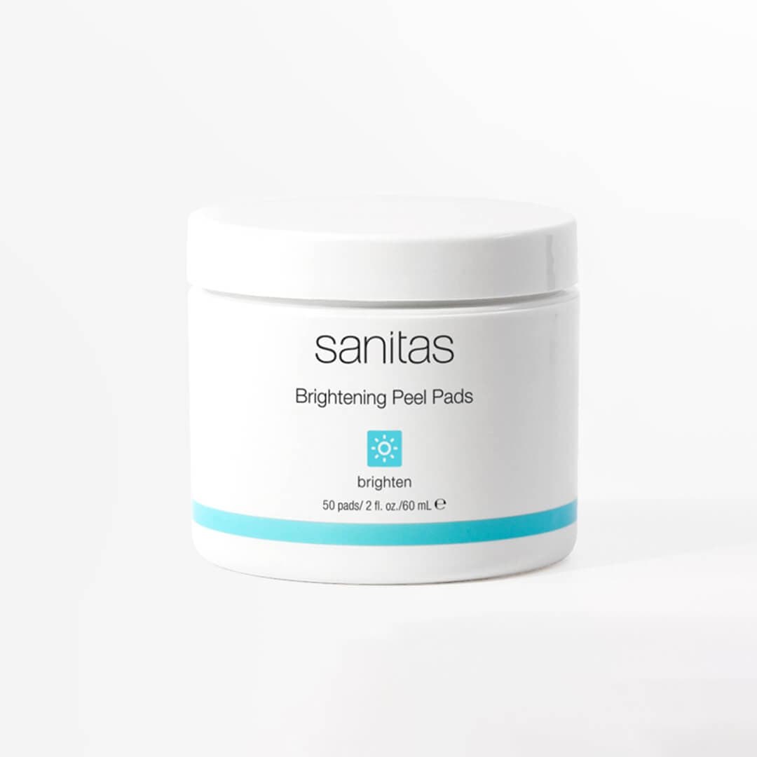 图6:Sanitas Brightening Peel Pads 白色罐装产品,正面为焕亮棉片名称,底部有青绿色色带